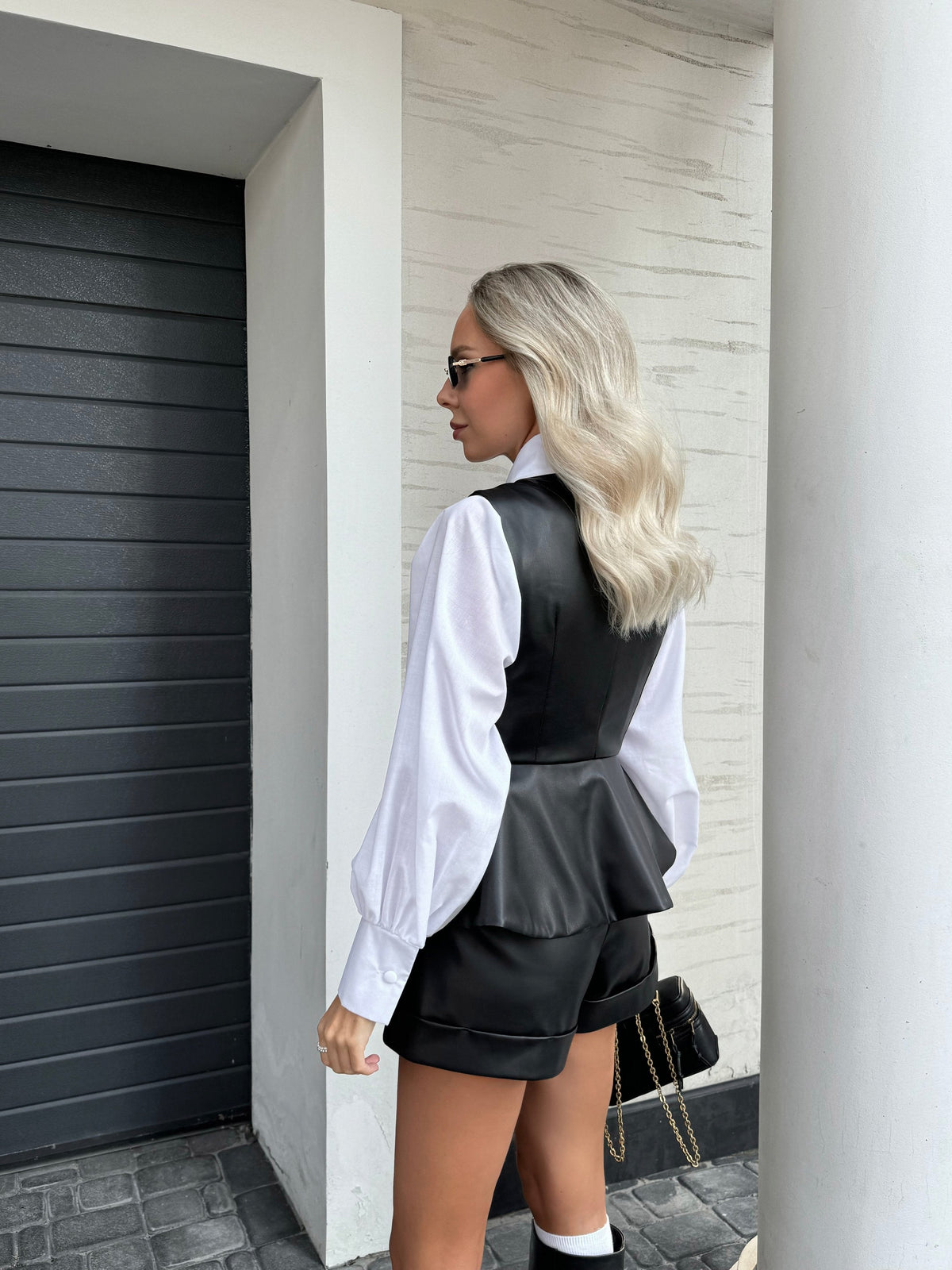 KINSLEY Shorts in Black