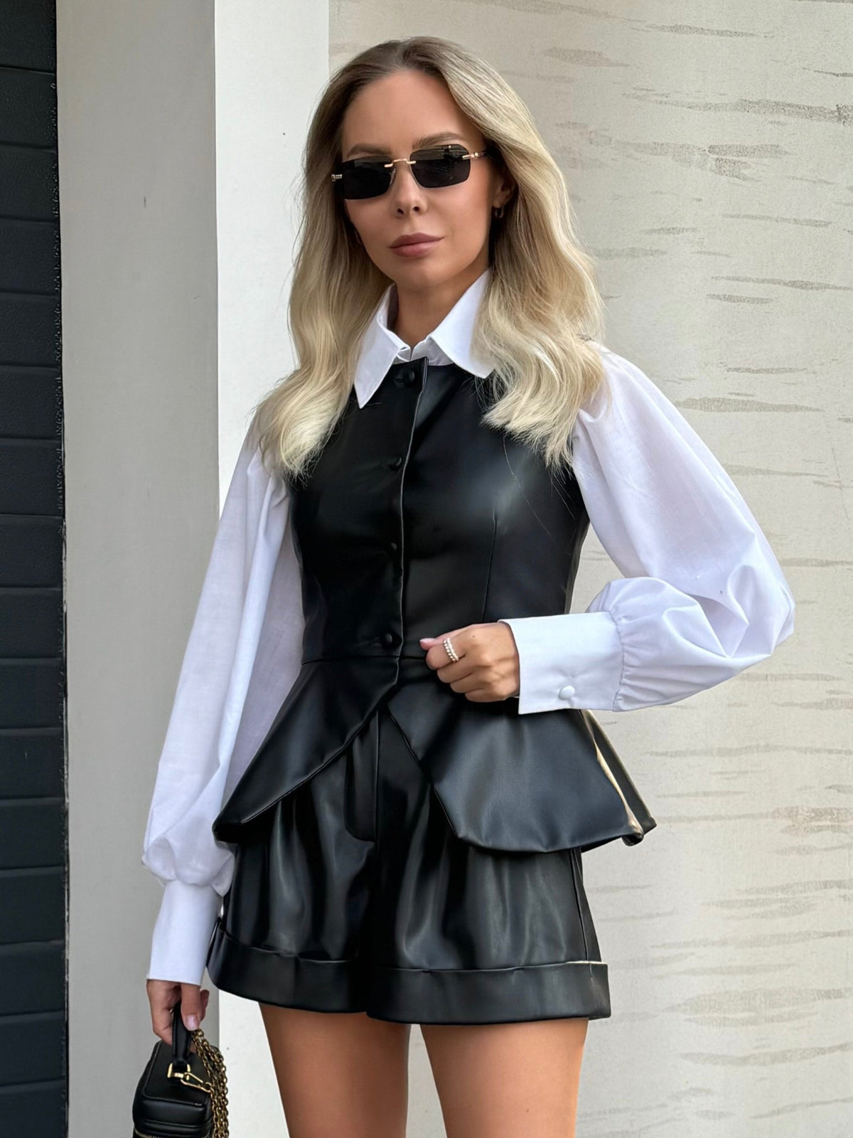 KINSLEY Shorts in Black