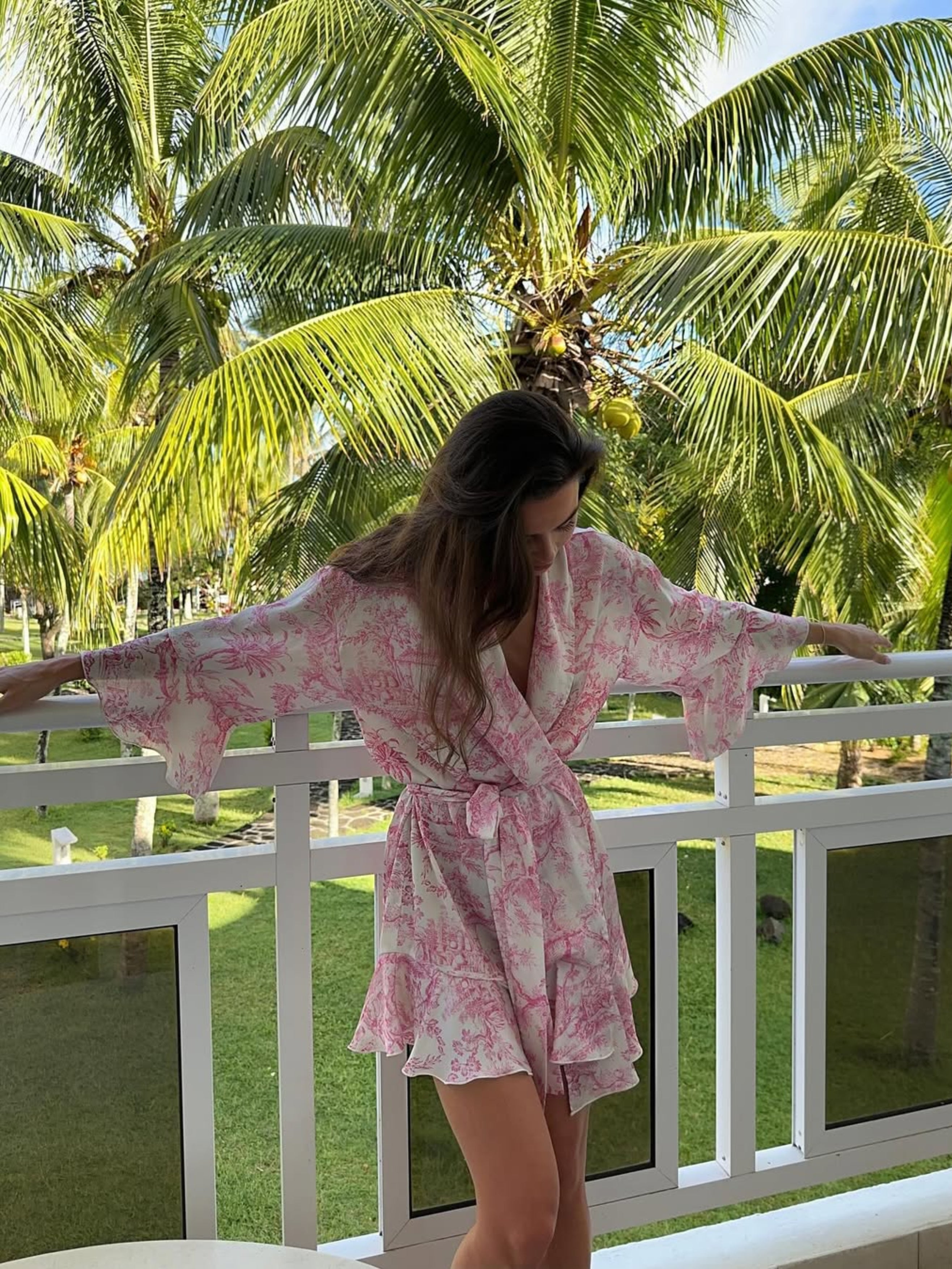 Домашній халат з рожевим принтом